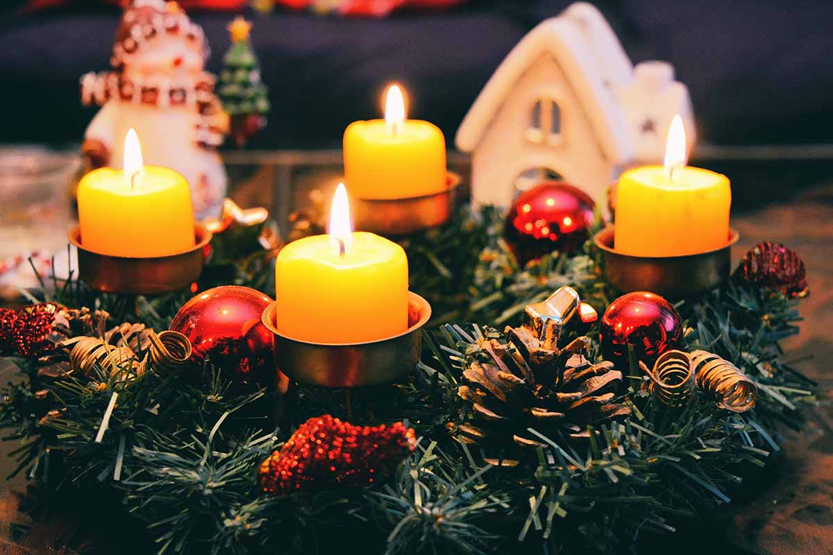 Arredare casa a Natale candele